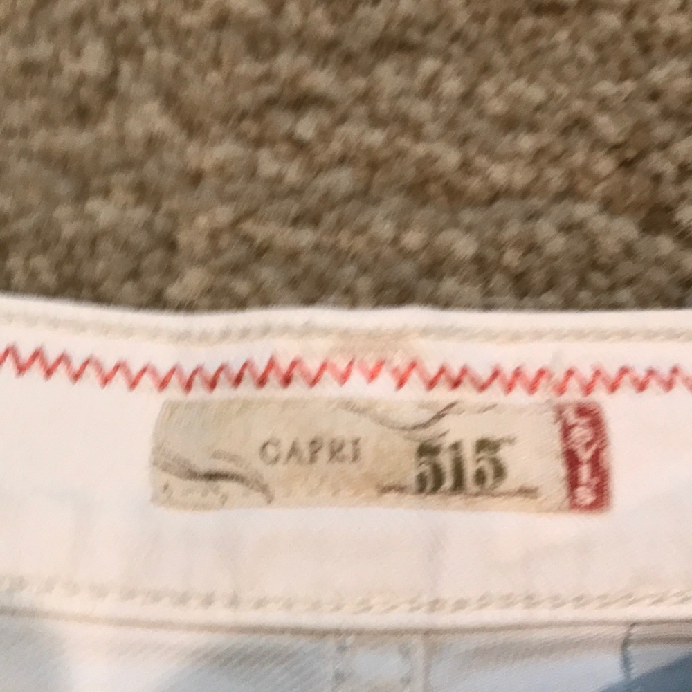 Levi’s white capris
